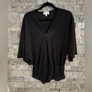 Oli viv  Women's Black Pleated Blouse size XL, wide sleeves